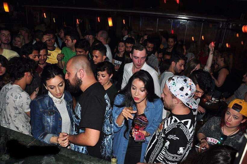 4-Hour Shanghai Pub Crawl (bars & nightclub hopping) - Who should book this Shanghai night out
