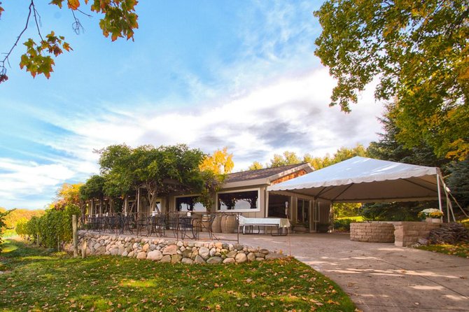 5-Hour Traverse City Wine Tour: 4 Wineries on Old Mission Peninsula - Bonobo Winery: a compact final stop