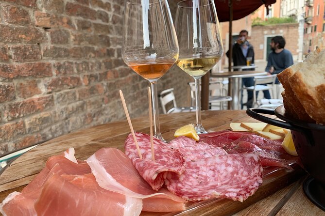 A Venetian Evening: Wine Tasting and Cicchetti with a Local Guide - Why this food walk works well in Dorsoduro