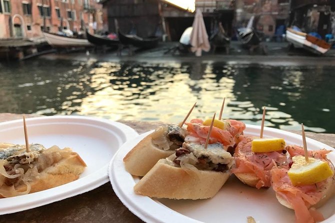 A Venetian Evening: Wine Tasting and Cicchetti with a Local Guide - Timing, weather, and what to wear