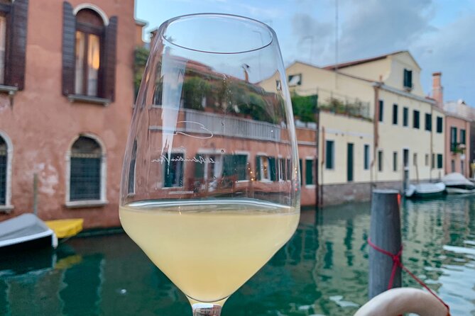 A Venetian Evening: Wine Tasting and Cicchetti with a Local Guide - Wine first, food alongside it