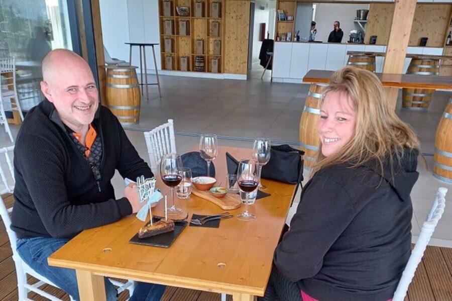 Albufeira/Vilamoura: Winery Tour with Wine Tasting and Tapas - Four Portuguese wines, from bubbles to red