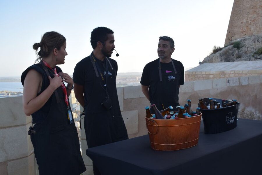 Alicante: Craft Beer Tasting at Santa Barbara Castle - Reaching the Baluarte de la Contramina