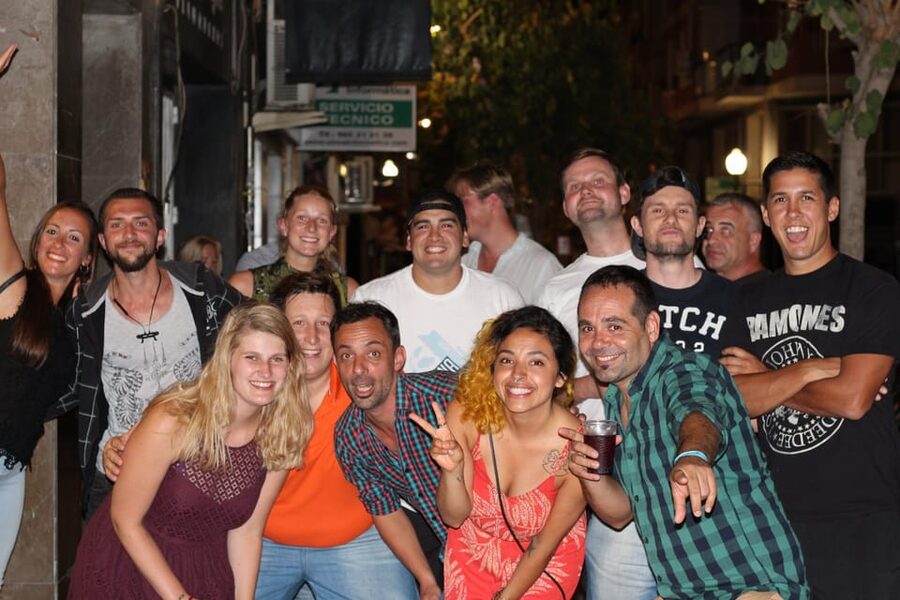 Alicante: Guided Pub Crawl with Shots and Beer - Who will enjoy this Alicante night out
