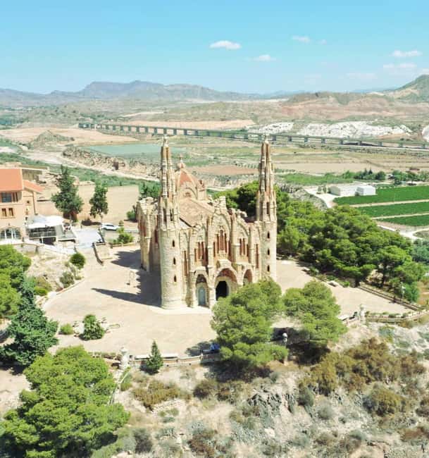Alicante: Old Winery with Tastings & Gaudí's style of Church - The 1707 estate and its old winery rooms