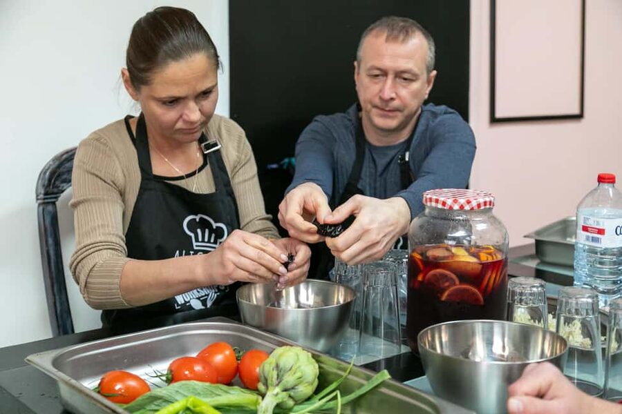 Alicante: Paella & Sangria Class with Tapas and Market Visit - Key things to know before booking