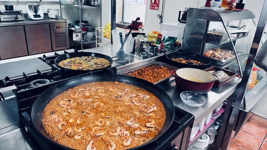 Alicante: Paella & Sangria Class with Tapas and Market Visit - Tapas before the main meal