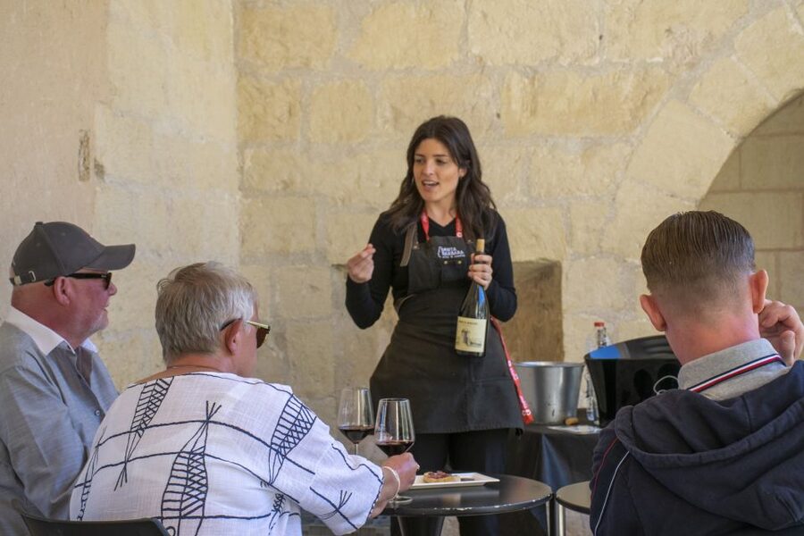 Alicante: Santa Bárbara Castle Wine Tasting & Tapas - The standard three-wine tasting