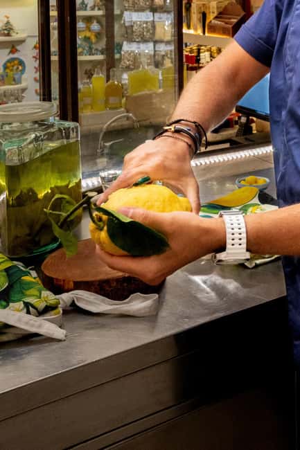 Amalfi: Limoncello Factory Visit with Instructor and Tasting - Meeting Vittorio in Piazza Duomo
