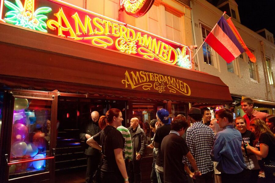 Amsterdam: City Center Bar Crawl and Nightlife Experience - Hosts make the difference