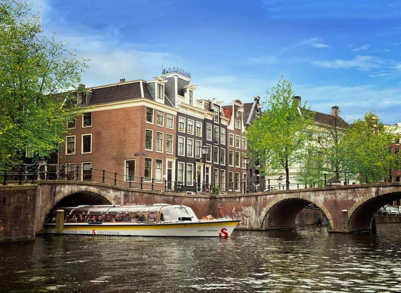 Amsterdam: City Centre Canal Cruise & Free Flower Cocktail - Rijksmuseum, Magere Brug, and the longer option