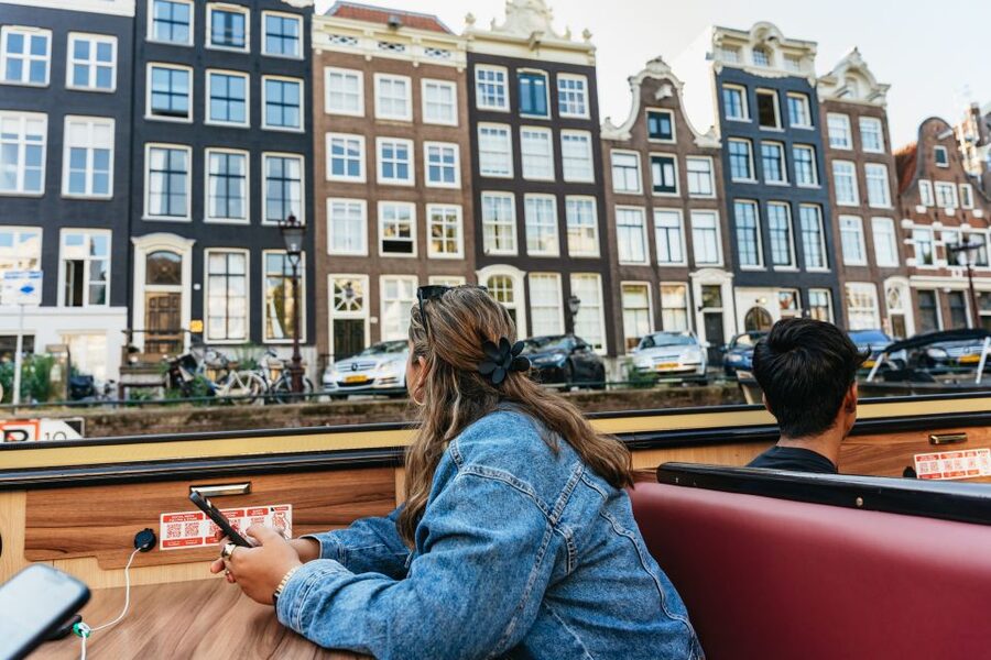 Amsterdam: City Centre Canal Cruise & Free Flower Cocktail - Dancing Houses and the final views