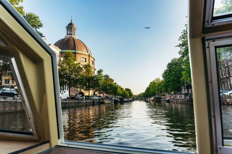 Amsterdam: City Centre Canal Cruise & Free Flower Cocktail - What the flower cocktail adds
