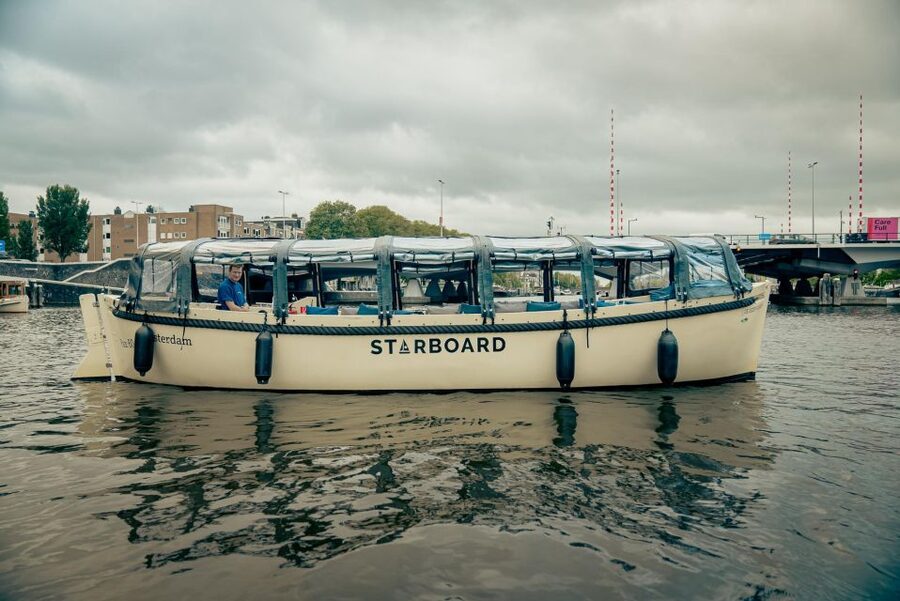 Amsterdam: Covered Canal Booze Cruise with Unlimited Drinks - Oudeschans and the old canal network