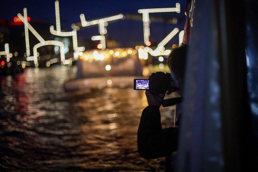 Amsterdam: Covered Canal Booze Cruise with Unlimited Drinks - Twenty-five minutes through Amsterdam’s main canals