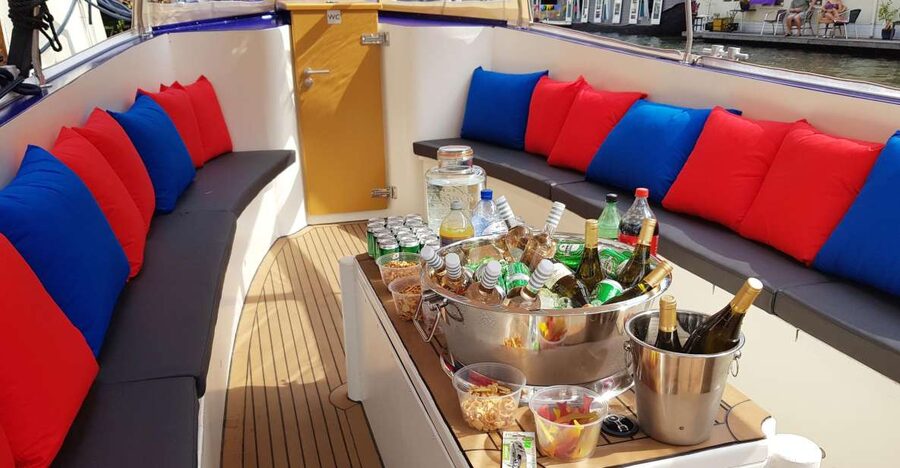Amsterdam: Covered Canal Booze Cruise with Unlimited Drinks - Setting out from the city center