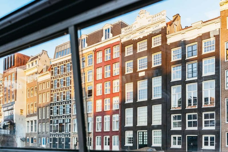 Amsterdam: Cozy Cheese & Wine Cruise Tasting Experience - Finding Damrak Pier 5 near Central Station