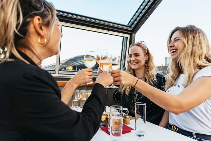 Amsterdam: Cozy Cheese & Wine Cruise Tasting Experience - Under Magere Brug, the cruise’s romantic moment