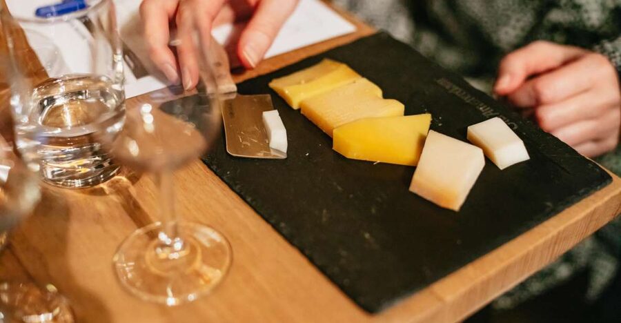 Amsterdam: Dutch Cheese Tasting Experience with Wine - What makes Old Amsterdam worth hearing about