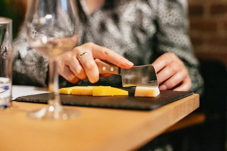 Amsterdam: Dutch Cheese Tasting Experience with Wine - Three wines that change the cheese