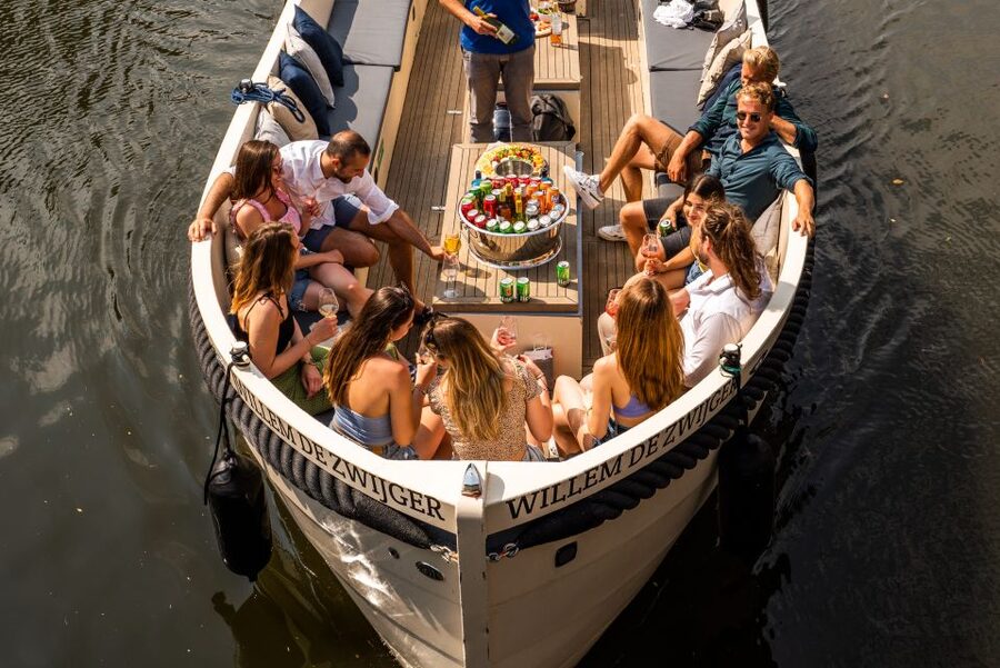 Amsterdam: Evening Candle Light Cruise With Wine & Cheese - What the Drinks and Cheese Add