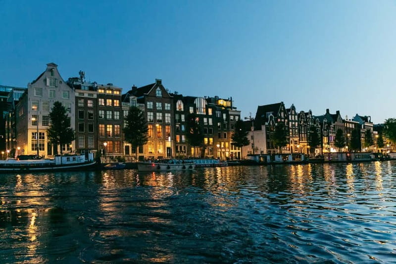 Amsterdam: Evening Cruise with Optional Wine and Snacks - Starting at Stadhouderskade 501 or 550