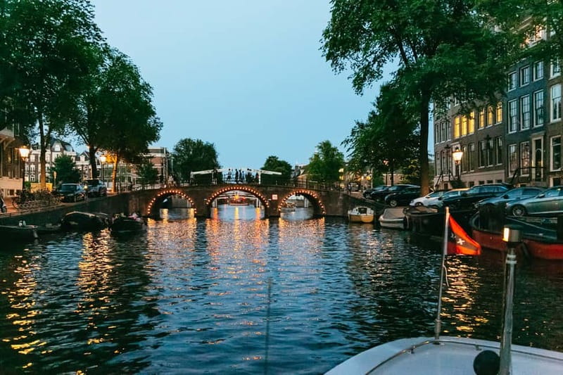 Amsterdam: Evening Cruise with Optional Wine and Snacks - Is the snack box worth adding?