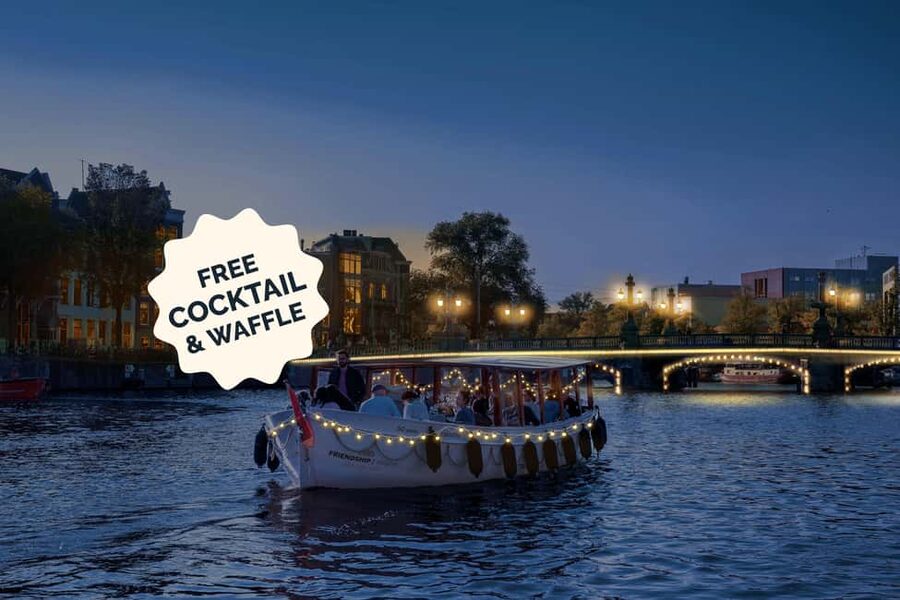 Amsterdam: Evening Lights Cruise incl. Cocktail & Waffle - The one-hour route through glowing canals