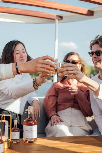 Amsterdam: Evening Lights Cruise incl. Cocktail & Waffle - Is $19 a good value?