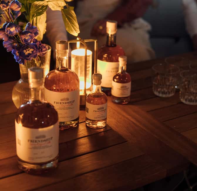 Amsterdam: Evening Lights Cruise incl. Cocktail & Waffle - Who should book this evening cruise?