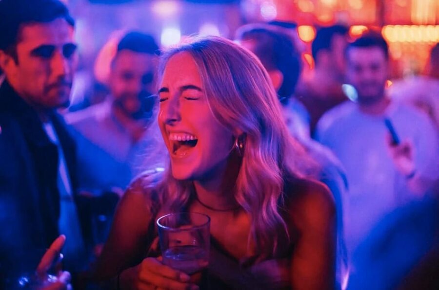 Amsterdam: Ludwig's Queer Pub Crawl with Club Entry - Ludwig and the guides shape the mood