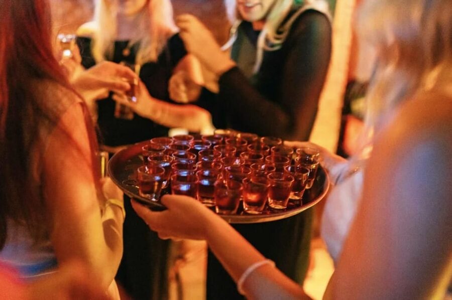 Amsterdam: Ludwig's Red Light Pub Crawl with VIP Club Entry - Key points to know before you book