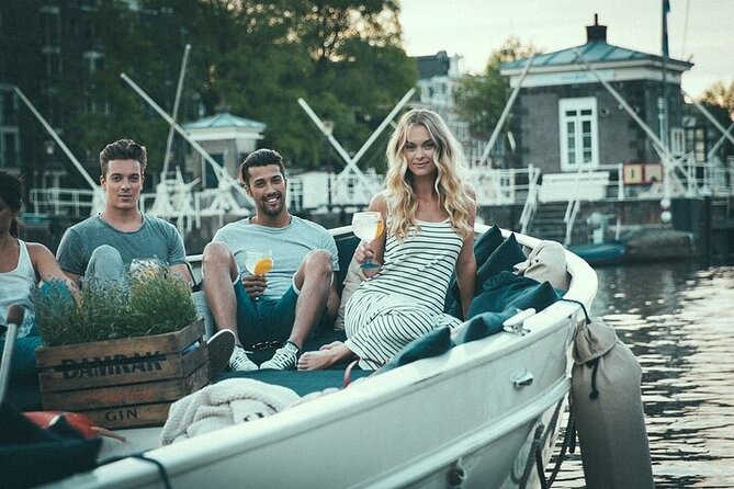 Amsterdam: Luxury Boat Cruise Unlimited Cocktails, Beers & Wines - Who should book this canal cruise?