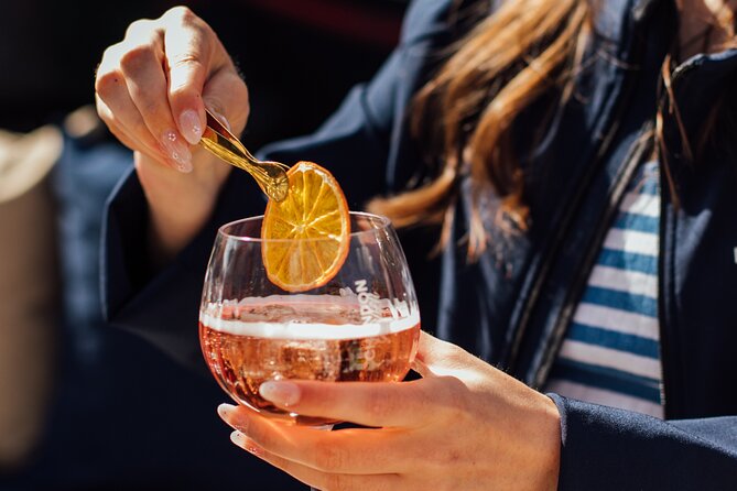 Amsterdam: Luxury Saloon Boat Cruise with Cocktails & Waffle - What the drink service is really like
