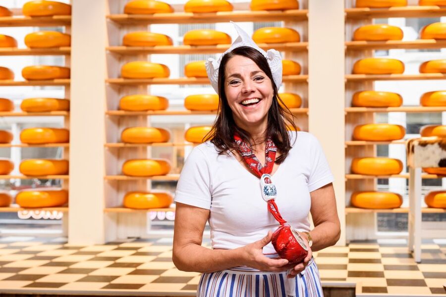 Amsterdam: Premium Henri Willig Cheese Tasting Experience - The dips and mustard are part of the lesson