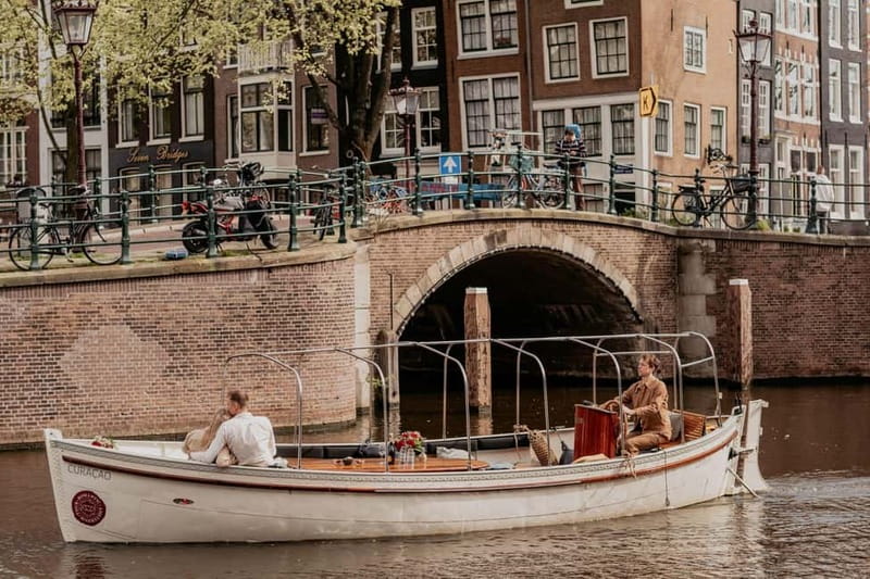Amsterdam: Private Romantic Canal Cruise w. Prosecco/Snacks - Key points to know before booking