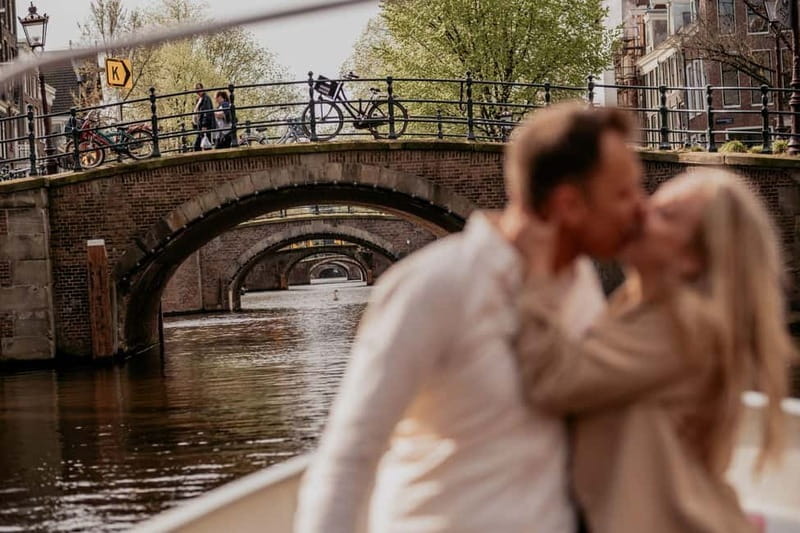 Amsterdam: Private Romantic Canal Cruise w. Prosecco/Snacks - Keizersgracht and the quieter side of the city