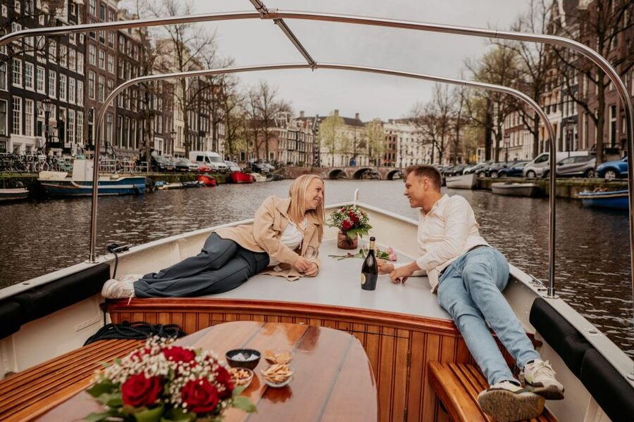 Amsterdam: Private Romantic Canal Cruise w. Prosecco/Snacks - Lijnbaansgracht and Prinsengracht