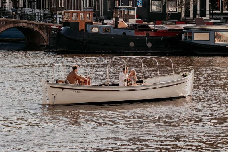 Amsterdam: Private Romantic Canal Cruise w. Prosecco/Snacks - Staalmeestersbrug and the return along Herengracht