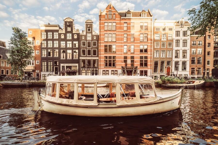Amsterdam: Private Romantic Evening Boat Tour with Prosecco - Herengracht and the return to Keizersgracht