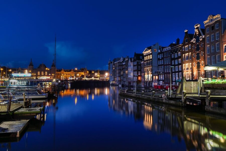 Amsterdam: Private Romantic Evening Boat Tour with Prosecco - From Keizersgracht 401 to the canal belt