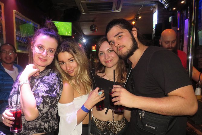 Amsterdam Red Light District Pub Crawl - Group size, age mix, and solo visitors