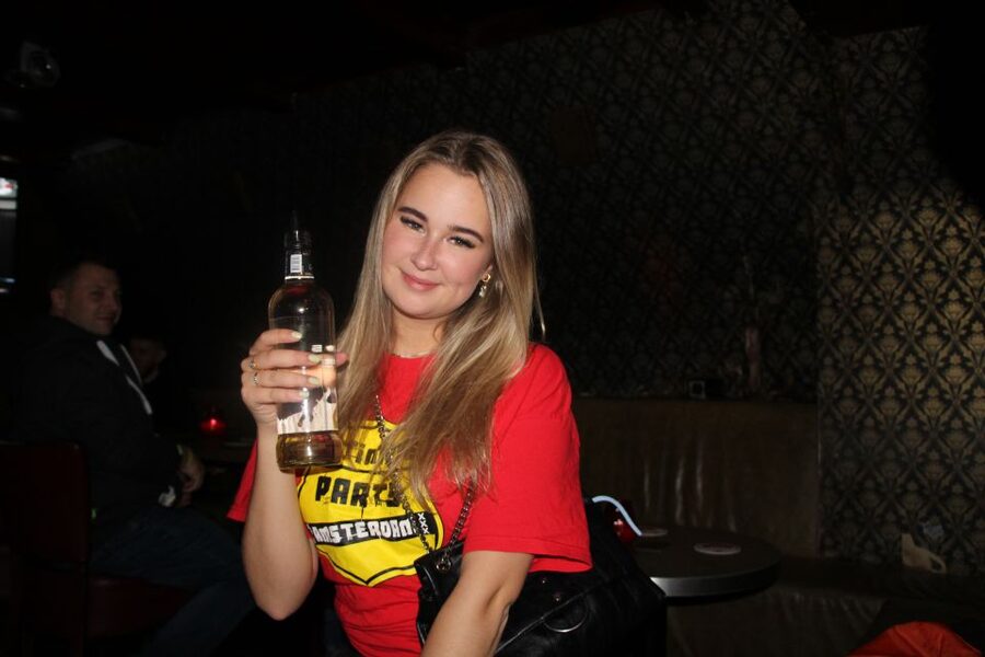 Amsterdam: Red-Light District Pub Crawl and Booze Boat Tour - Four pubs, drink specials, and the Red-Light District setting