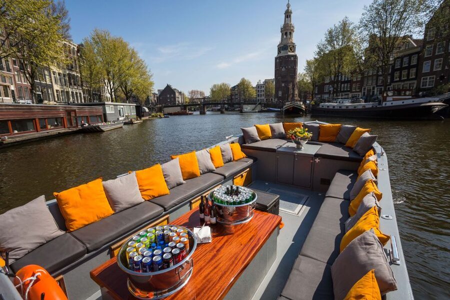 Amsterdam: Red-Light District Pub Crawl and Booze Boat Tour - Who will enjoy this Amsterdam night out