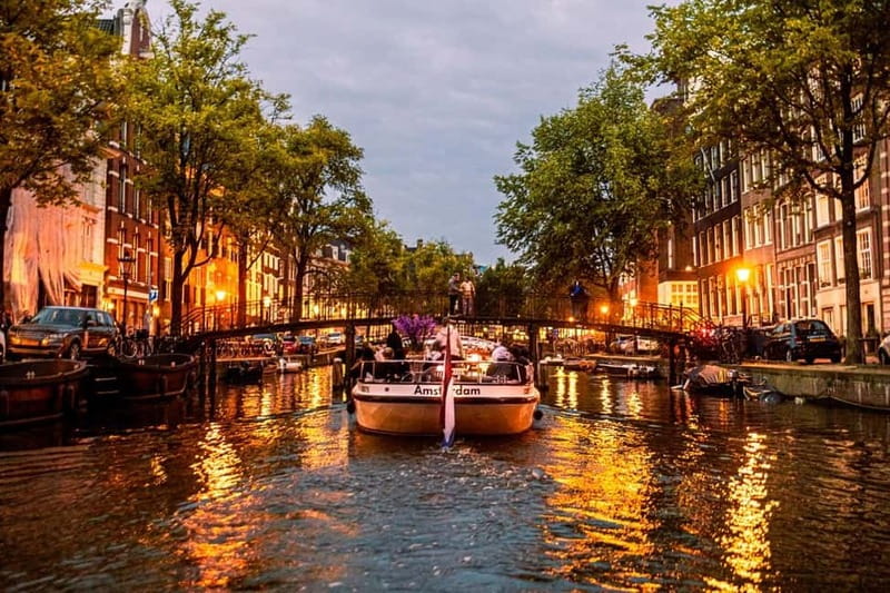 Amsterdam: The Bulldog Boat Smoke and Booze Cruise - Is $28 good value?