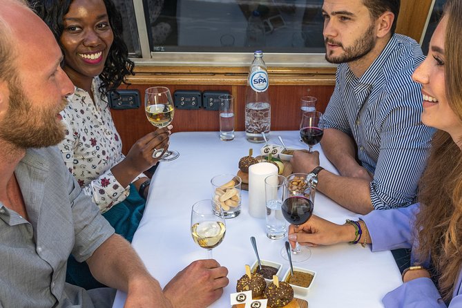 Amsterdam Wine and Cheese Evening Cruise - What arrives at your table