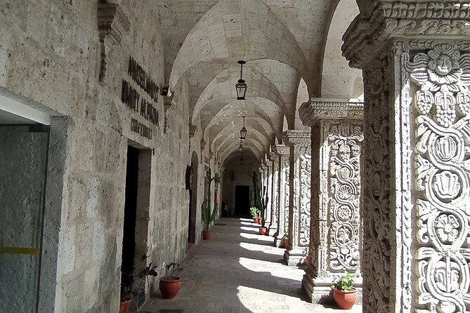 Arequipa Tasting Tour - The Jesuit Church and its gold-covered altars