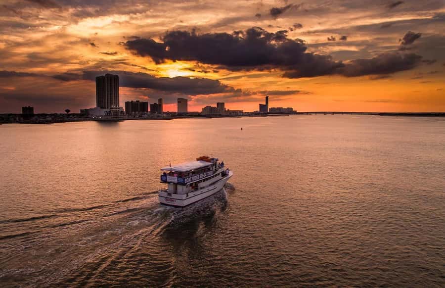 Atlantic City: Happy Hour Cruise - Leaving from Historic Gardner’s Basin