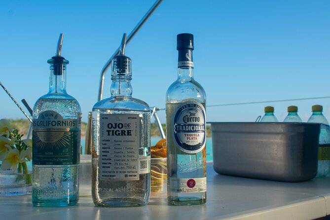 Bacalar - Gourmet Tour in Private Catamaran with Cocktails Included - Swimming at Cenote Cocalitos