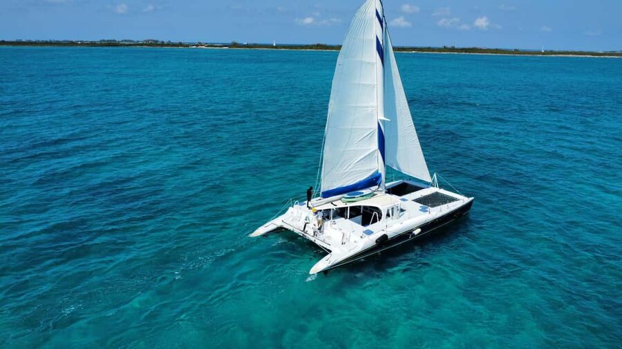 Bahamas: Swimming Pigs & Snorkeling Cruise with Lunch & Rum - The Crew Makes a Practical Difference